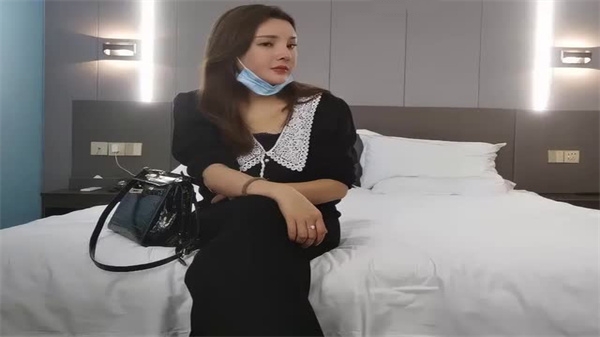 深夜激情：黑衣性感长腿美女的诱惑性爱